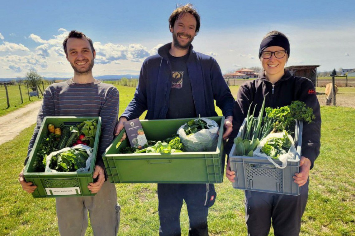 Grand Garten, Team mit Gemüsekisten