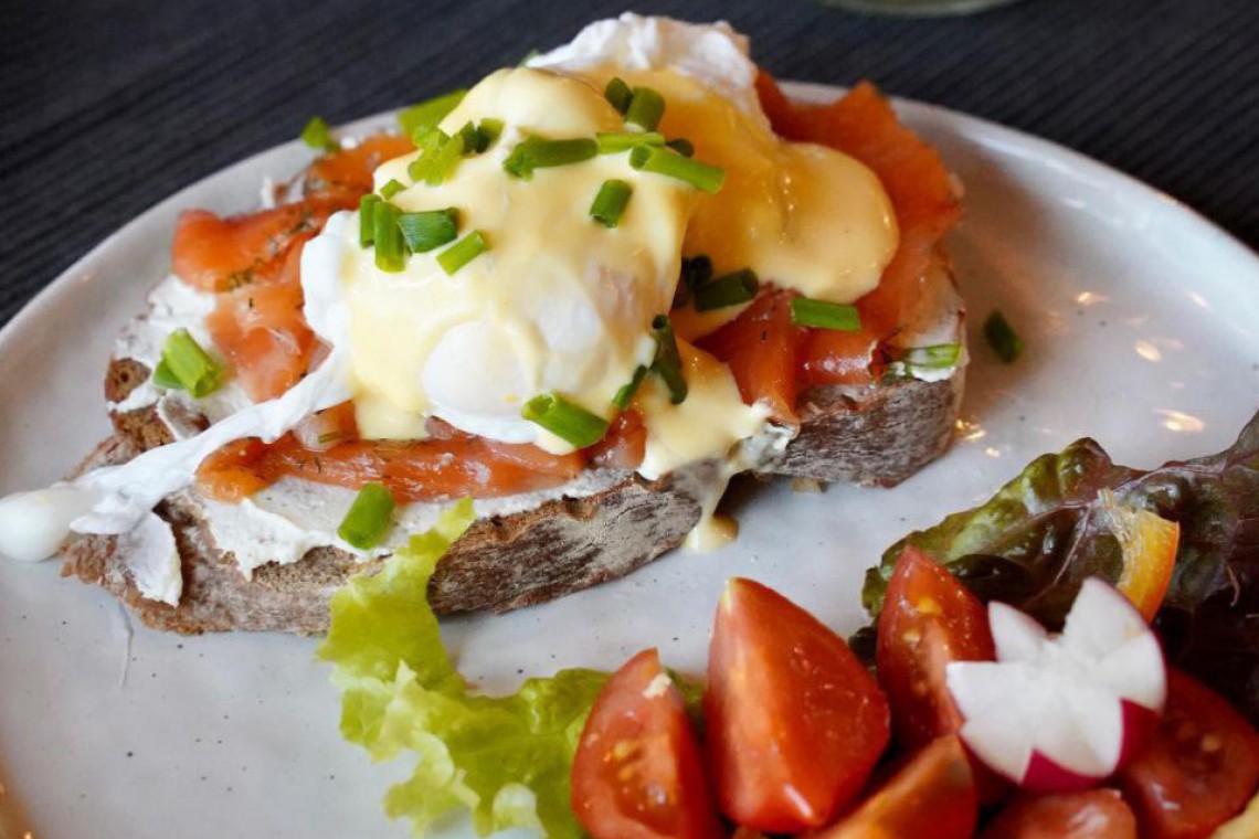 Die Bauernspeis serviert belegte Brötchen